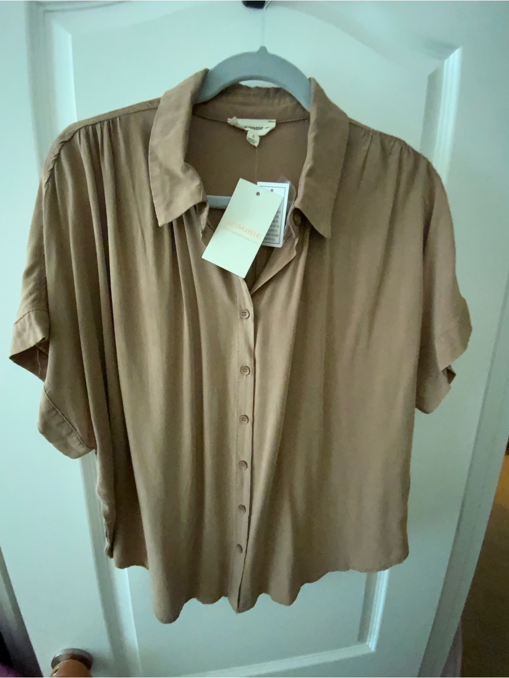 eesome Tan Button-Front Short Sleeve Blouse
